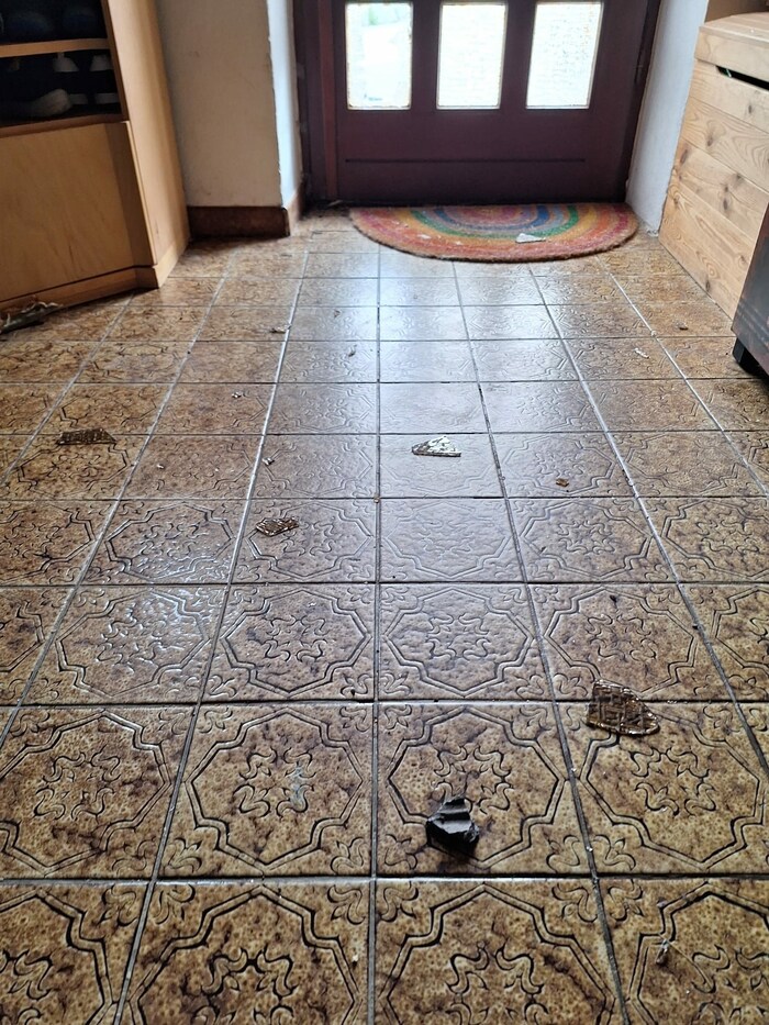 Der Orkan fegte Scherben und Kleinteile sogar in das Haus des 53-Jährigen.