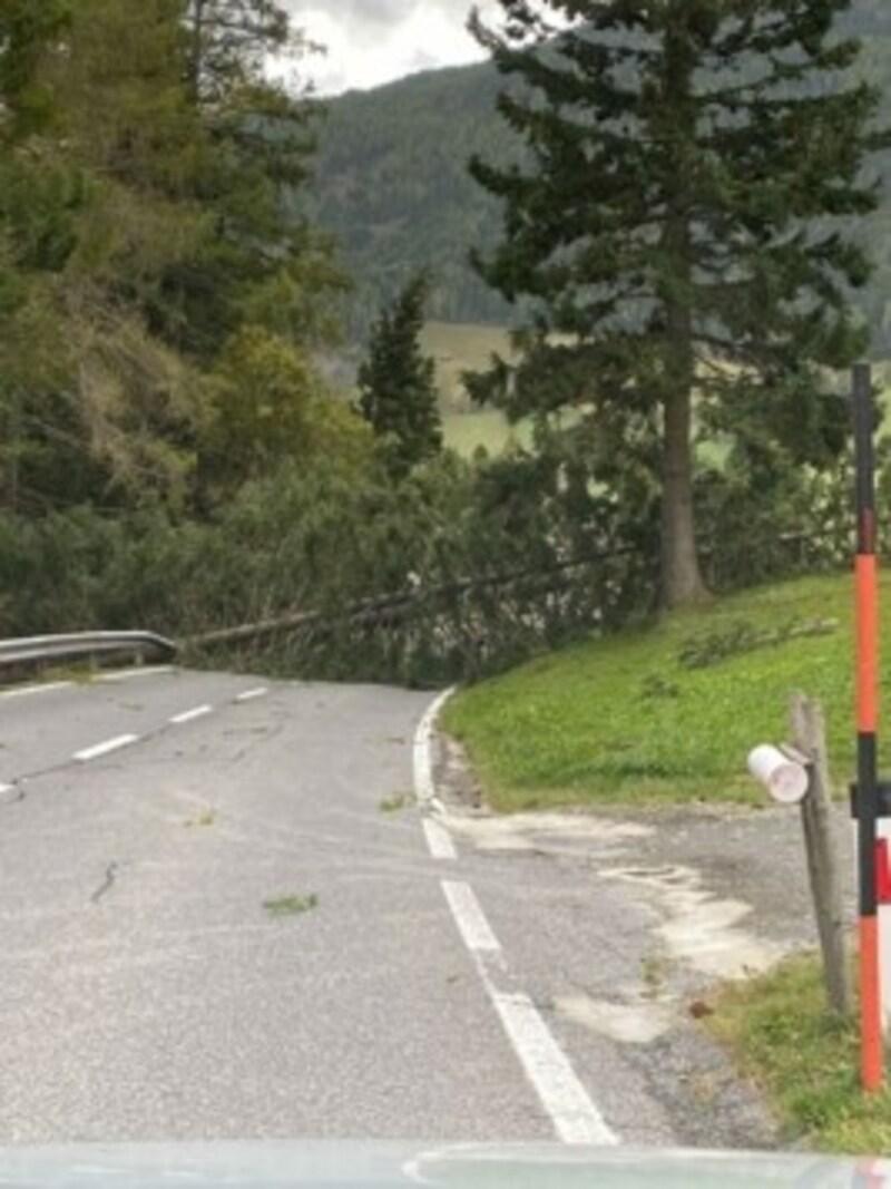 Die B99 auf den Katschberg ist weiterhin gesperrt. (Bild: FF REnnweg)