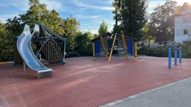 Die Heinrich-Heine Grundschule in Düsseldorf hat einen Spielplatz im Innenhof - und ein ...