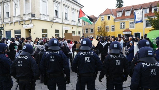Seit dem Terrorangriff der Hamas kommt es in Österreich vermehrt zu Demos. (Bild: APA/ERWIN SCHERIAU)