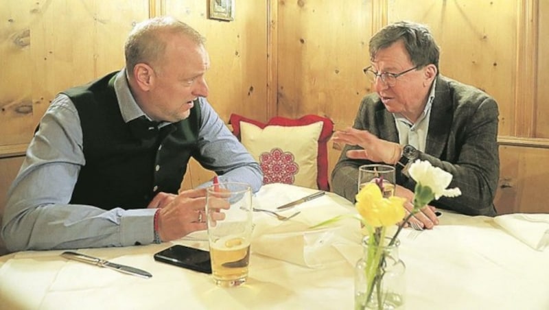 Jack Falkner im Gespräch mit „Tiroler Krone“-CvD Markus Gassler (li.). (Bild: Birbaumer Christof)