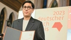 Jungautor Tonio Schachinger lebt und arbeitet in Wien. Hier spielt auch sein Erfolgsroman. (Bild: Arne Dedert / dpa / picturedesk.com)