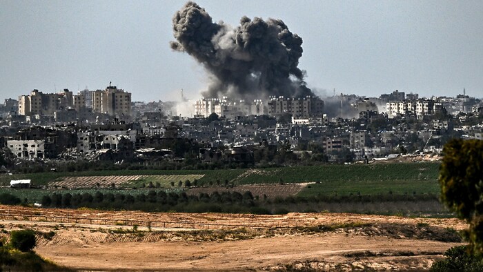 Die Luftangriffe auf den Gazastreifen werden laut Armee nun intensiviert.