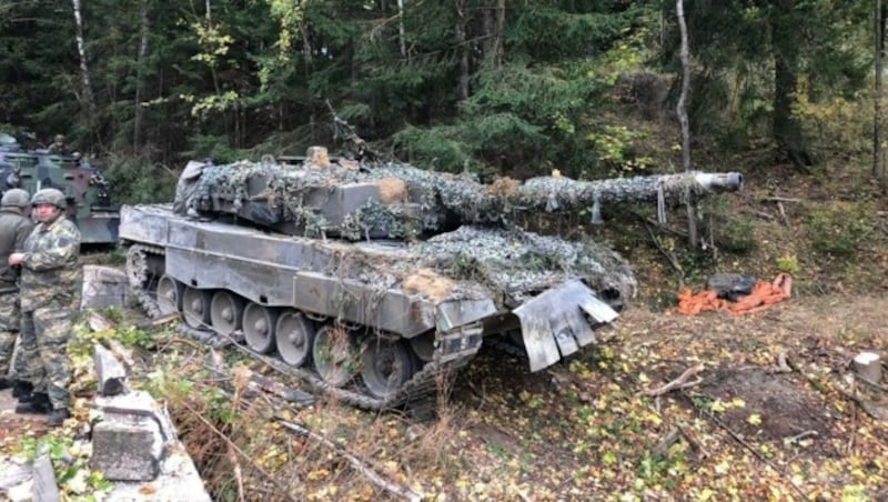 Der Kampfpanzer an der Unfallstelle in Allentsteig. (Bild: LOIDOLT)