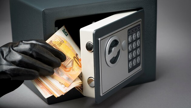 45.000 Euro wurde aus dem Tresor im Haus gestohlen (Bild: stock.adobe.com)