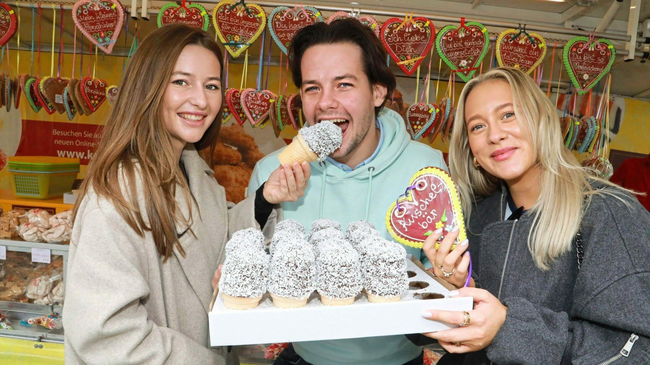 Schaumtüten, Lebkuchenherzerln, Kokosbusserln: Was Süßes muss sein!