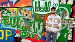 „Wow Julian“ stand beim „Krone“-Shooting zufällig auf der Graffity-Wand. Tatsächlich ist Julians Geschichte bemerkenswert. (Bild: Petra Klikovits)