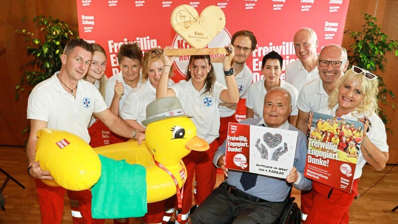 First place went to the Döbriach water rescue team, which fulfilled the wish of Franz Essl, a paraplegic from Salzburg, to swim! (Bild: Rojsek-Wiedergut Uta)