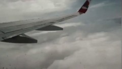 Ein Video zeigt, wie plötzlich das rechte Triebwerk eines Passagierjets der GOL Airlines ...