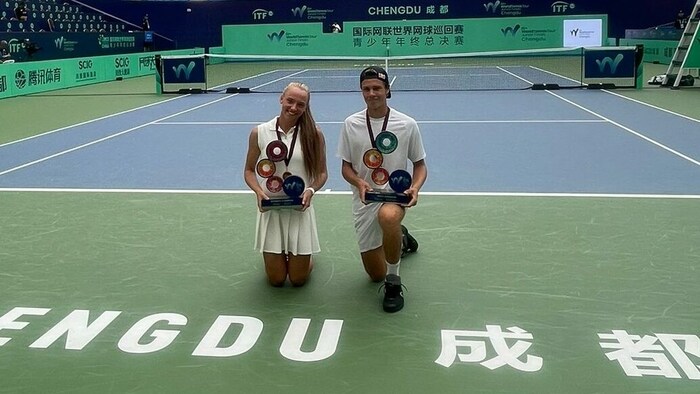 Die 16-jährige Alina Korneeva (Rus) und der 17-jährige Joel Schwärzler holten sich die Titel in ...