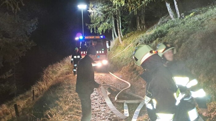 Auch eine 30 Meter lange Schlauchleitung musste gelegt werden.