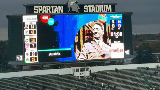 Im Football-Stadion der Michigan University sorgte die Einblendung eines Hitler-Bildes für viel ...