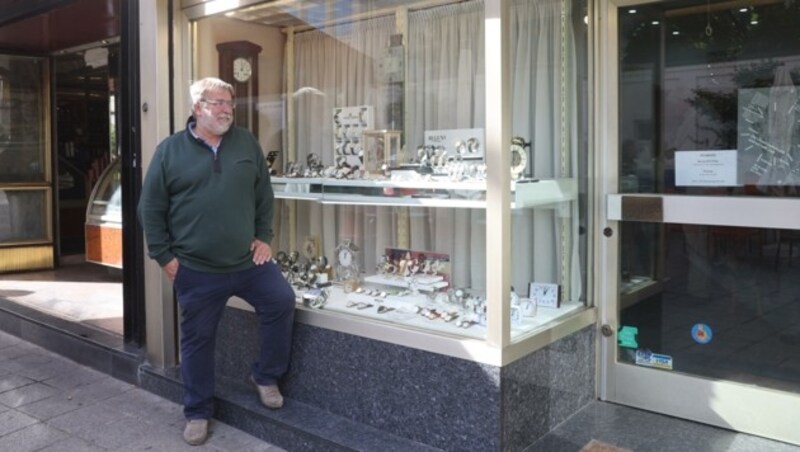 Uhren Pfister musste heuer auf den Franziskanerplatz übersiedeln, weil der bisherige Standort geschliffen wird. (Bild: Birbaumer Johanna)
