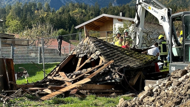 Unter der zusammengefallenen Hütte wurde das Ehepaar begraben. (Bild: ZOOM.TIROL)