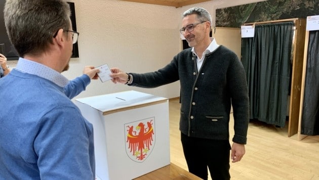 Arno Kompatscher will trotz der Wahlschlappe Südtirols Landeshauptmann bleiben. (Bild: APA/BÜRO LH KOMPATSCHER)