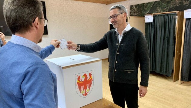 Arno Kompatscher will trotz der Wahlschlappe Südtirols Landeshauptmann bleiben. (Bild: APA/BÜRO LH KOMPATSCHER)