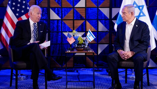 El presidente estadounidense Joe Biden y el primer ministro israelí Benjamin Netanyahu (Bild: AP (Archivbild))