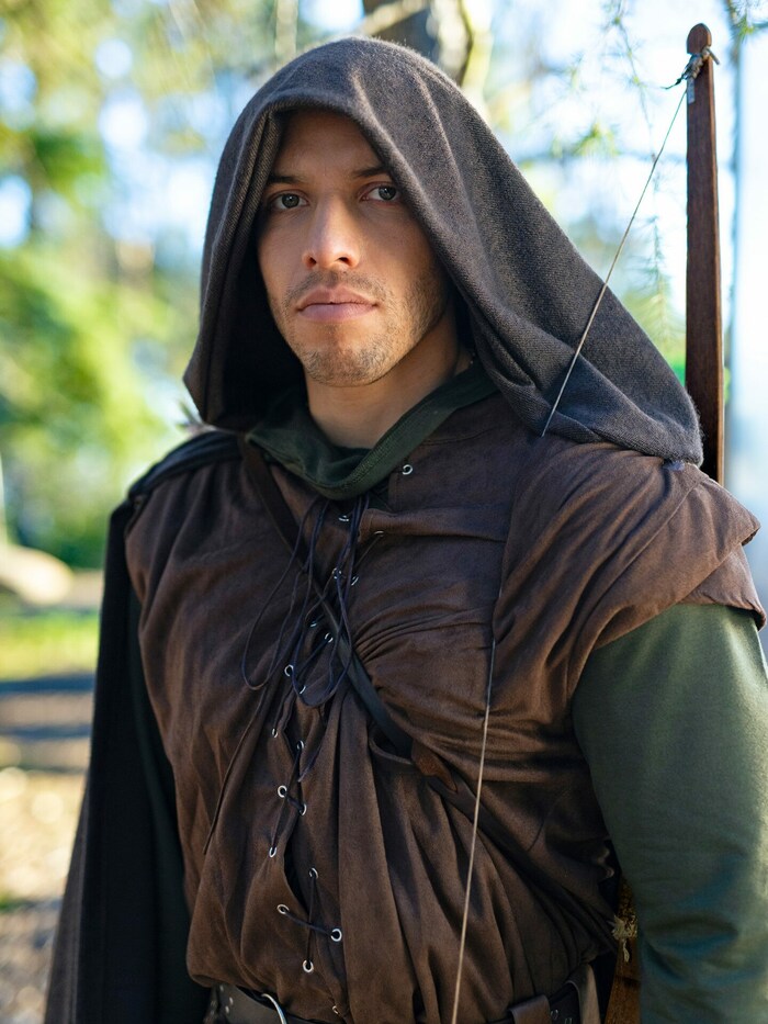 Joseph Baena als Robin Hood.