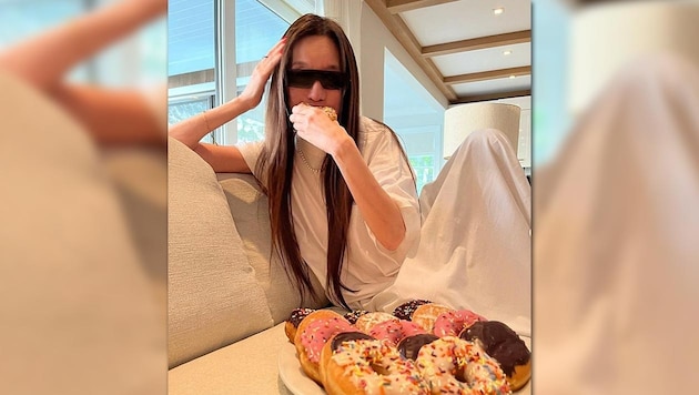 Vera Wang hält nichts von Verzicht: Sie gönnt sich auch mal Donuts - oder Mäci-Burger. (Bild: instagram.com/verawang)