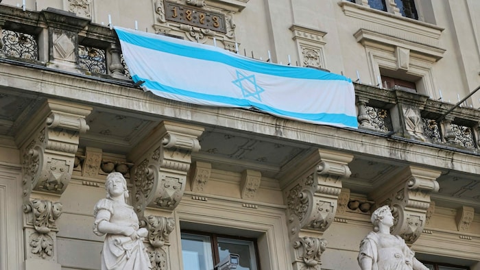 Auf diese Flagge hatten es die Täter abgesehen.