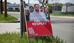 Ein solches Wahlplakat der Salzburger SPÖ zur Landtagswahl brachte den Angeklagten in Rage. (Bild: Tröster Andreas)
