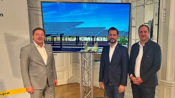 Bürgermeister Günther Albel, Landesrat Sebastian Schuschnig und Herwig Draxler, ...