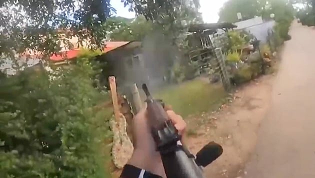 Das veröffentlichte Video ist ein Zusammenschnitt der Auto-Kamera und von Bodycams der Angreifer. (Bild: Screenshot/twitter.com)