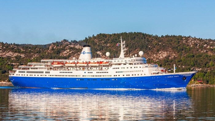 Die Fähre Marco Polo (Bild) steckt derzeit vor der südschwedischen Ostseeküste fest. Als sie auf dem Grund auflief, entstand ein Leck, durch das viel Öl austrat.