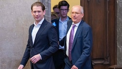 Ex-Kanzler Sebastian Kurz und sein Anwalt Werner Suppan (re.) (Bild: APA/GEORG HOCHMUTH)