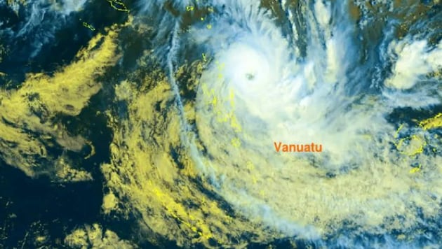 Der Südsee-Inselstaat Vanuatu bereitet sich auf die Ankunft des Superzyklons „Lola“ (hier auf einem Satellitenbild) vor. (Bild: The Vanuatu Meteorology and Geo-hazards Department)