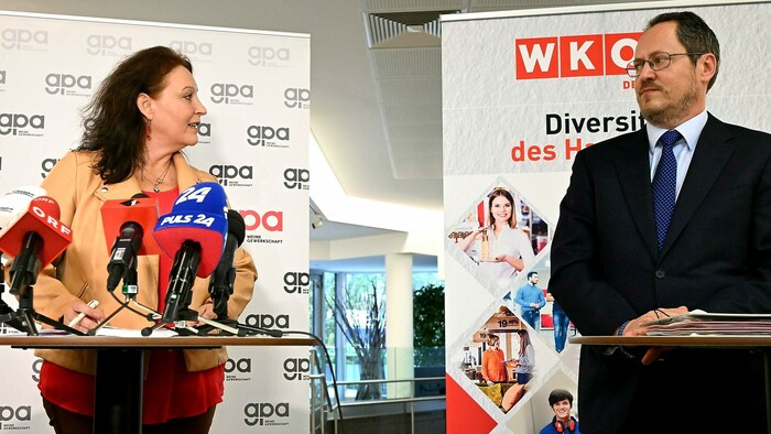 Stehen sich bei den KV-Verhandlungen gegenüber: GPA-Chefverhandlerin Helga Fichtinger und ...
