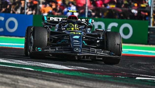 Mercedes sucht einen Nachfolger für Lewis Hamilton. (Bild: APA/AFP/CHANDAN KHANNA)