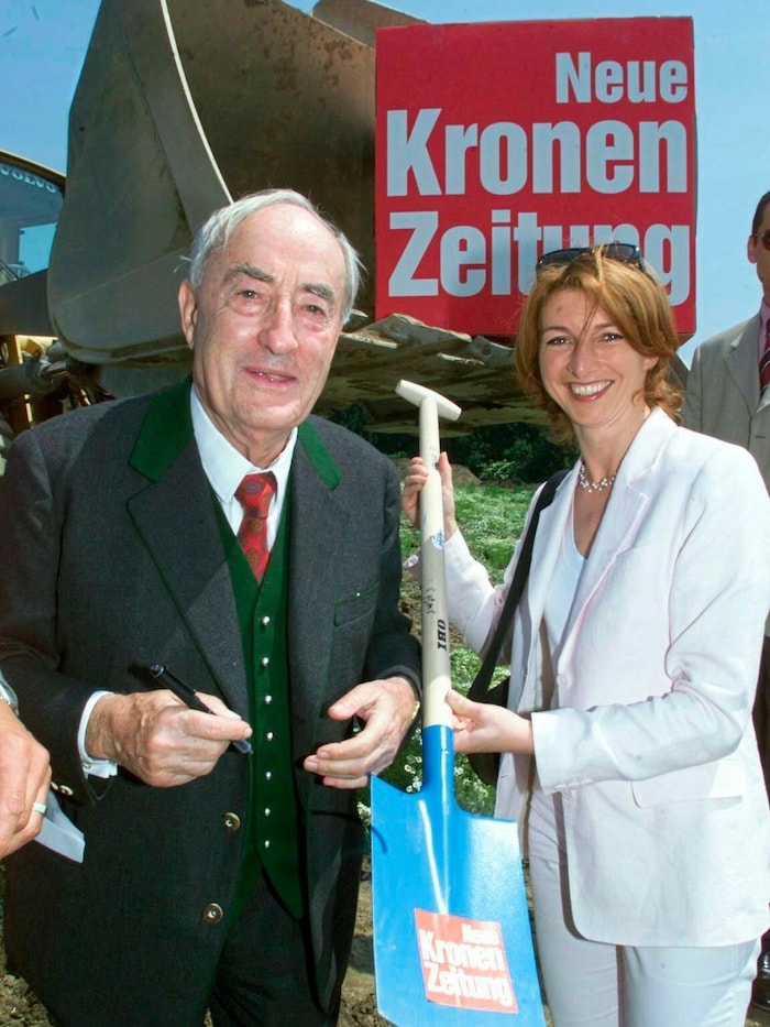 Der Spatenstich für das Druckzentrum in St. Andrä im Lavanttal wurde im Juni 2001 gefeiert: Hans ...