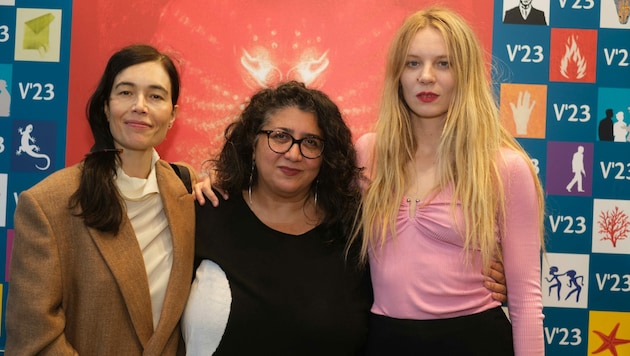 V. li.: Viennale-Chefin Eva Sangiorgi mit Sudabeh Mortezei und Lilith Stangenberg. (Bild: Viennale Roland Ferrigato)