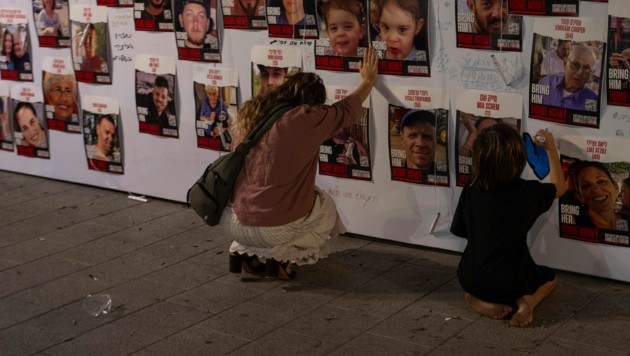 Offenbar befinden sich noch mehr als 200 Personen in Hamas-Gefangenschaft. (Bild: AP)