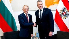 Von links: Bulgariens Ministerpräsident Nikolaj Denkow und Kanzler Karl Nehammer (Bild: APA/BKA/FLORIAN SCHRTTER)