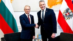 Von links: Bulgariens Ministerpräsident Nikolaj Denkow und Kanzler Karl Nehammer (Bild: APA/BKA/FLORIAN SCHRTTER)