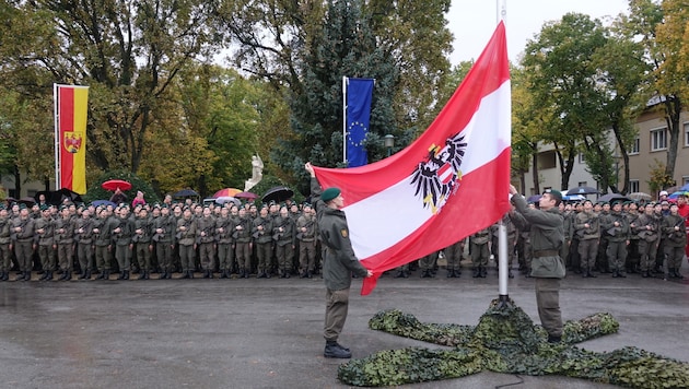 158 Rekruten wurden in Halbturn angelobt (Bild: CBT)