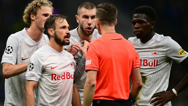 Salzburg ärgerte sich über Referee Letexier. (Bild: APA/AFP/Marco BERTORELLO)