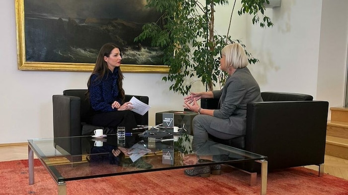 ÖVP-Verteidigungsministerin Klaudia Tanner im Interview mit Conny Winiwarter