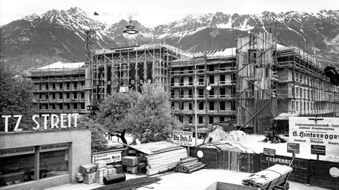 Das Gebäude entstand im Winter 1938/39 in Rekordzeit. 200 Arbeiter werkten auf der Baustelle, ...