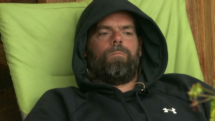Daniel Köllerer findet die betrunkene Cathy Lugner gar nicht lustig.
