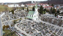 In Gmunden sollen am evangelischen Friedhof Wohnungen errichtet werden. (Bild: NEOS Gmunden)