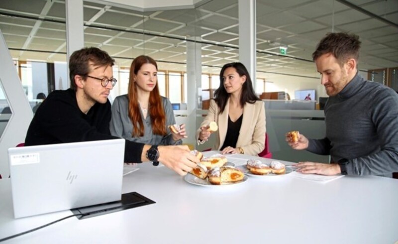 Elisa Torner (2. v. r.) mit den Kollegen Kronberger, Schulz und Snobe (von links) (Bild: Andreas Tröster)