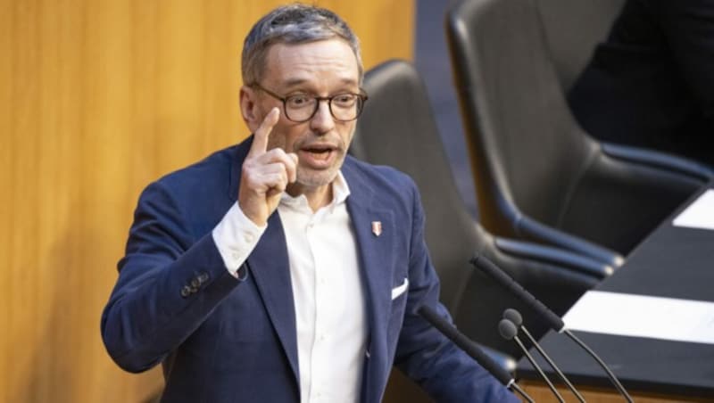 Herbert Kickl machte sich auch 2023 wenig Freunde. (Bild: APA/TOBIAS STEINMAURER)