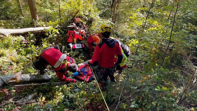 Die Bergrettung und der „Heli 2“ bargen den Schwerverletzten.