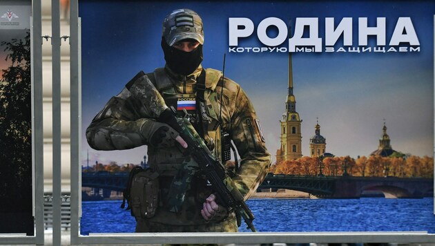 Seit dem Überfall auf die Ukraine wirbt das russische Militär mit pathetischen Anzeigen für den Krieg. (Bild: AFP)
