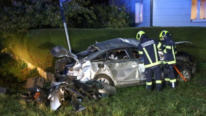 Das Wrack landete neben einem Wohnhaus. (Bild: Matthias Lauber/laumat.at)