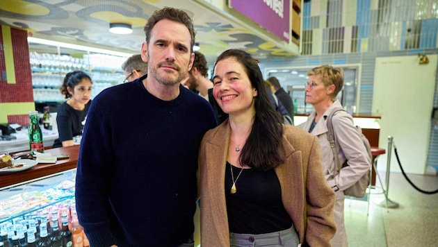 Matt Dillon reiste zwar privat, war aber dennoch bereit ein paar nette Worte mit der „Krone“ zu wechseln. (Bild: Starpix / A. Tuma)