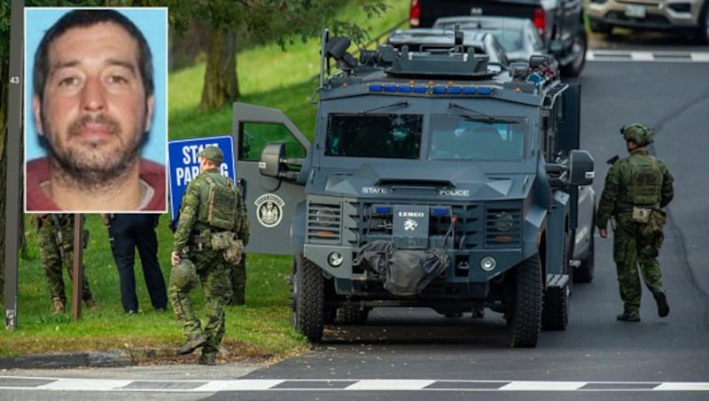 Die US-Polizei jagt im Bundesstaat Maine mit einem Großaufgebot den mutmaßlichen Amokschützen Robert Card (kl. Bild). (Bild: AFP. AP)